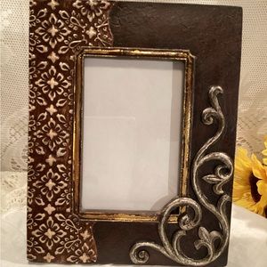 Embossed Distressed 4x6 Photo Frame